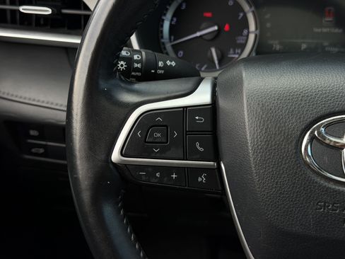Used 2022 Toyota Highlander XLE FWD image 17