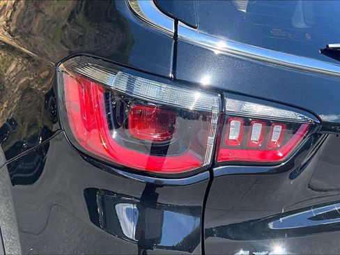 Certified 2022 Jeep Compass Latitude AWD/4WD image 30