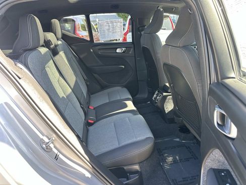 Certified 2025 Volvo XC40 B5 Core image 24