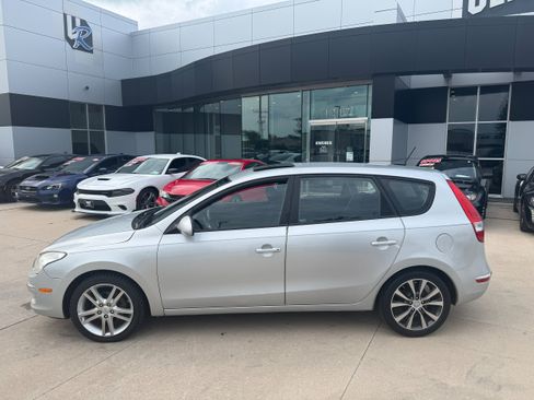 Used 2009 Hyundai Elantra w/ Premium-Sport Pkg 2 FWD image 4