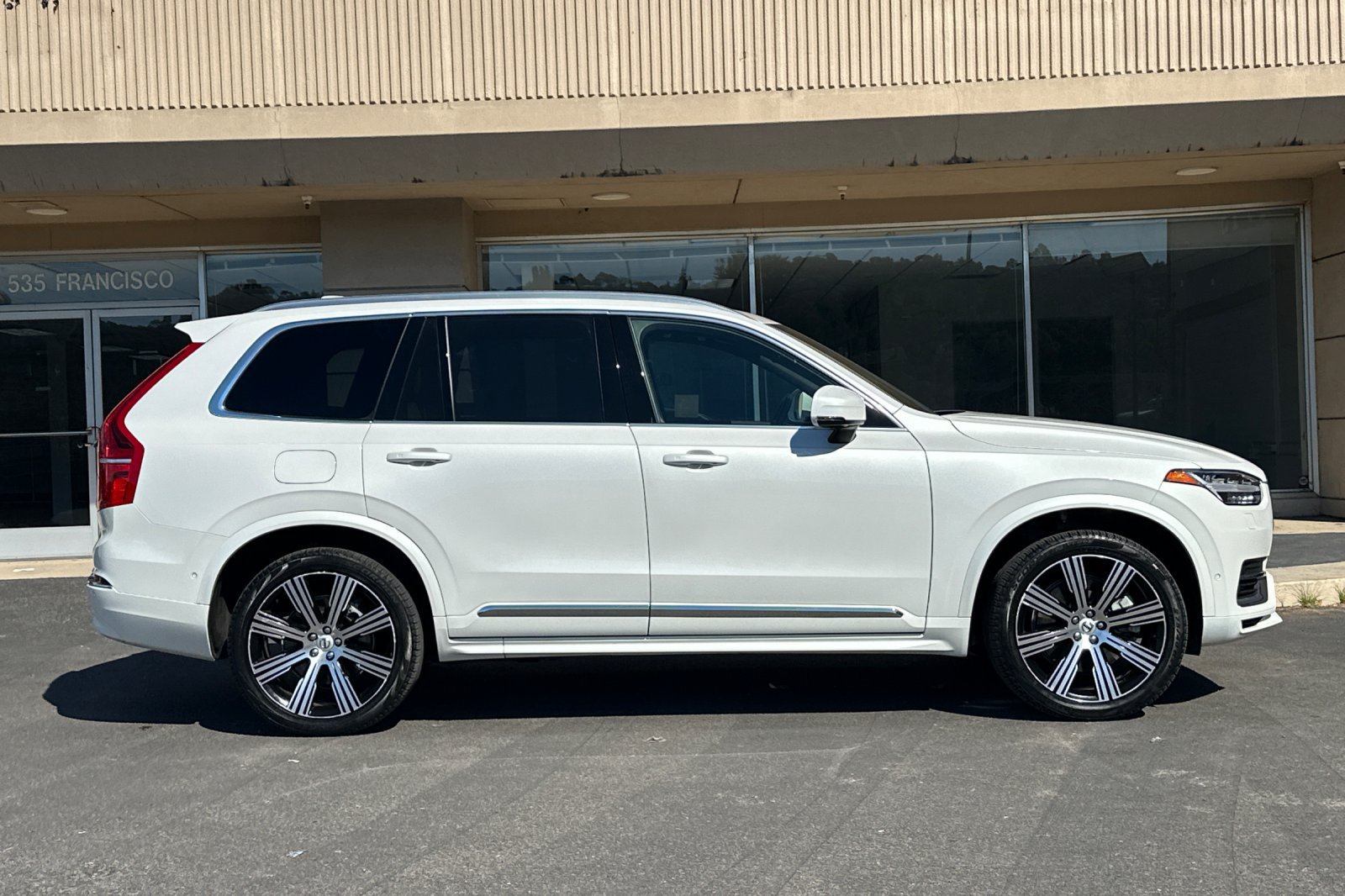 Certified 2025 Volvo XC90 T8 Ultra w/ Protection Package AWD/4WD image 9