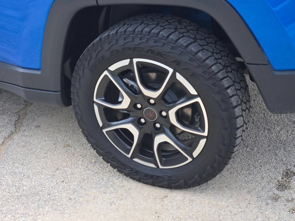 Certified 2025 Jeep Compass Trailhawk w/ Trailhawk Convenience Group AWD/4WD image 18