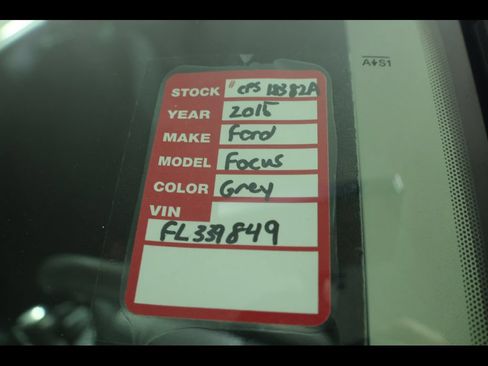 Used 2015 Ford Focus SE FWD image 22