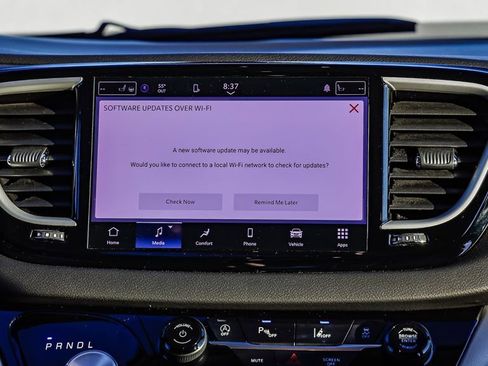 Certified 2024 Chrysler Pacifica Touring-L image 15