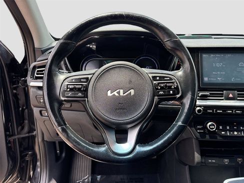 Used 2022 Kia Niro EX w/ Cold Weather Package FWD image 11