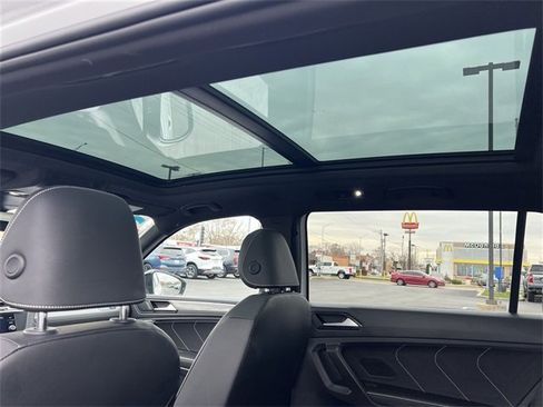 Used 2023 Volkswagen Tiguan SE R-Line image 16