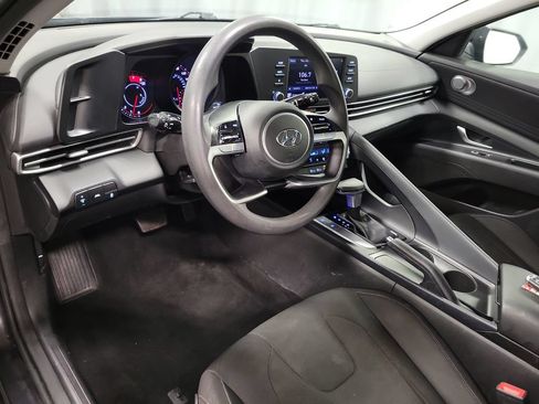 Used 2022 Hyundai Elantra SEL FWD image 16