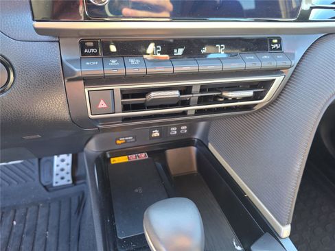 Used 2025 Toyota Camry SE image 26