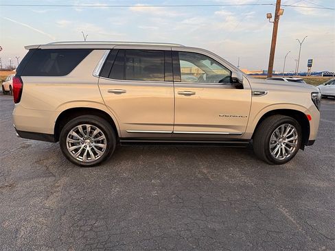 Used 2022 GMC Yukon Denali image 2