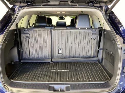 Used 2024 Toyota Highlander XLE AWD/4WD image 8