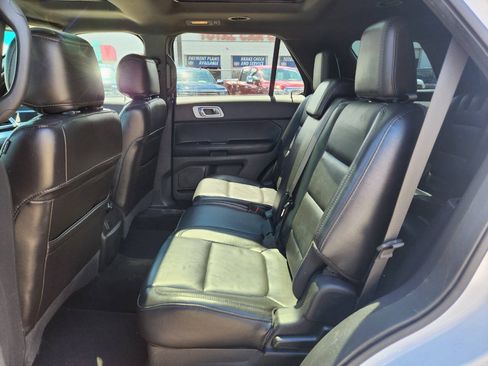 Used 2014 Ford Explorer XLT w/ Equipment Group 202A AWD/4WD image 14