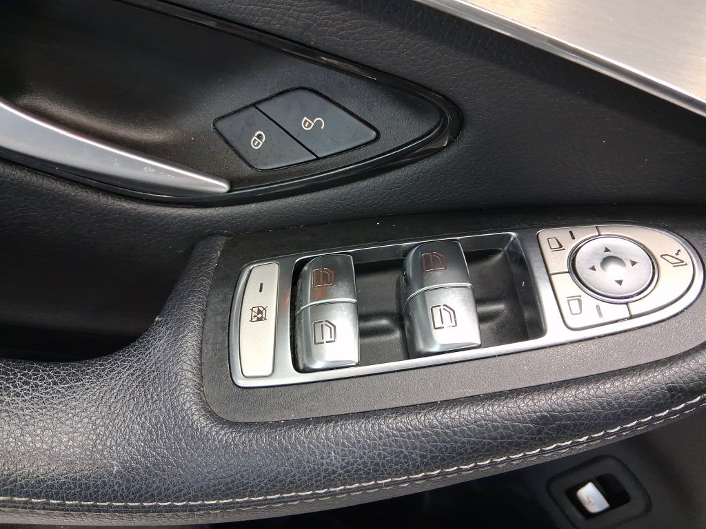 Used 2019 Mercedes-Benz GLC 300 image 11