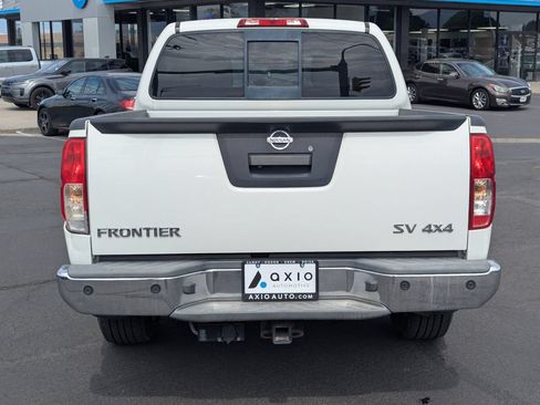 Used 2015 Nissan Frontier SV w/ SV Value Truck Package AWD/4WD image 6