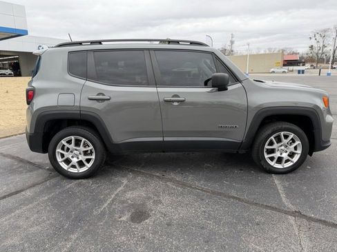 Used 2022 Jeep Renegade Latitude image 16