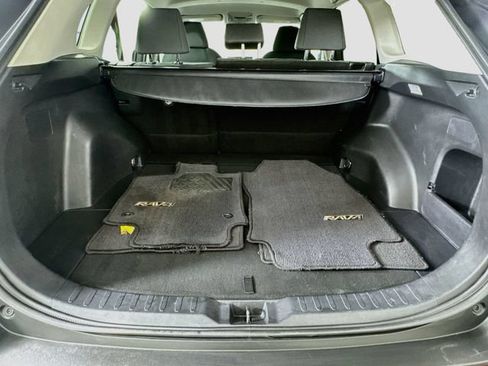 Used 2021 Toyota RAV4 LE w/ Carpet Mat Package (TMS) AWD/4WD image 27