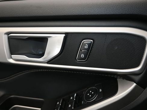 Used 2022 Ford Explorer XLT w/ Equipment Group 202A image 13