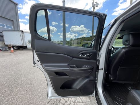 Used 2018 GMC Acadia SLT FWD image 23