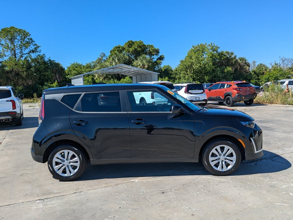 Certified 2023 Kia Soul LX FWD image 9