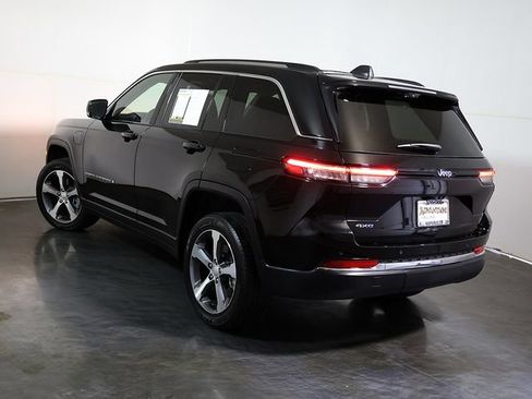 Used 2022 Jeep Grand Cherokee Limited 4xe w/ Luxury Tech Group II AWD/4WD image 2