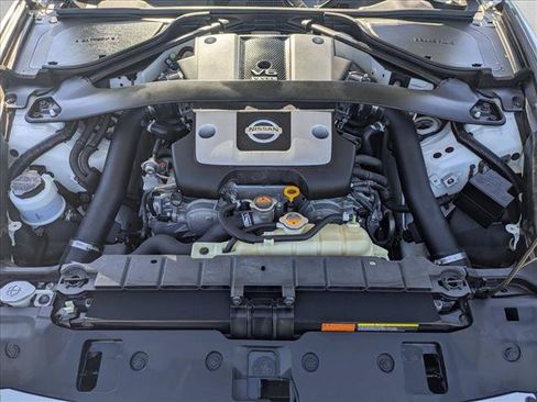 Used 2020 Nissan 370Z Coupe RWD image 18