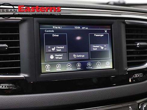Used 2020 Chrysler Pacifica Touring-L FWD image 18