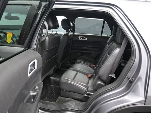 Used 2014 Ford Explorer XLT w/ Equipment Group 202A AWD/4WD image 28