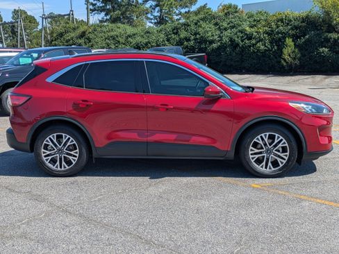 Used 2020 Ford Escape SEL image 3