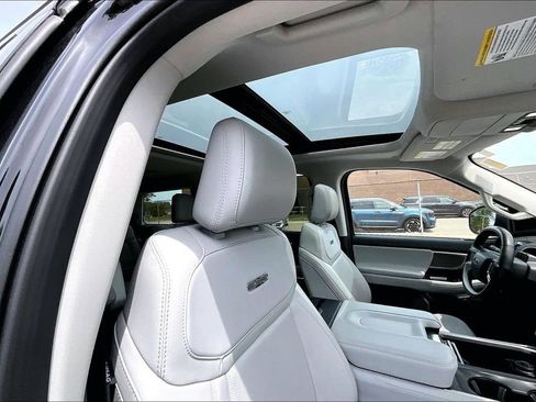 Certified 2025 Ford Expedition Platinum AWD/4WD image 21