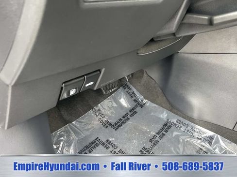 Used 2025 Nissan Versa SV w/ Trunk Package FWD image 18