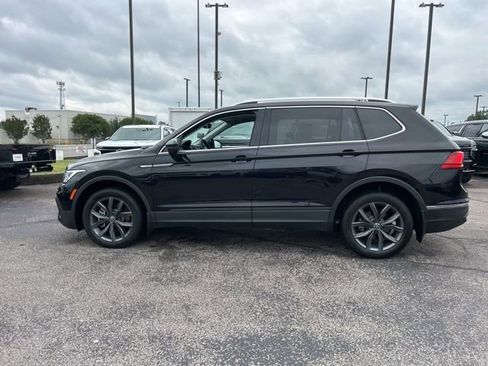 Used 2022 Volkswagen Tiguan SE FWD image 6