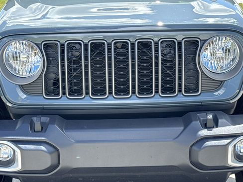 Used 2026 Jeep Gladiator Sport image 9