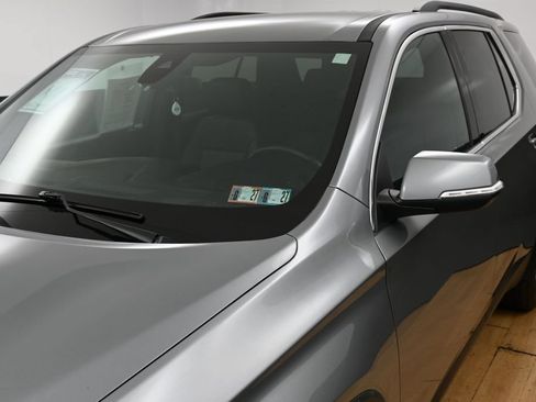 Used 2023 Chevrolet Traverse LT AWD/4WD image 3