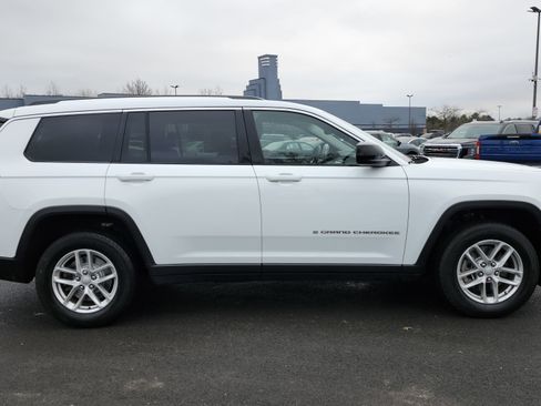 Used 2022 Jeep Grand Cherokee L Laredo w/ Luxury Tech Group I image 19
