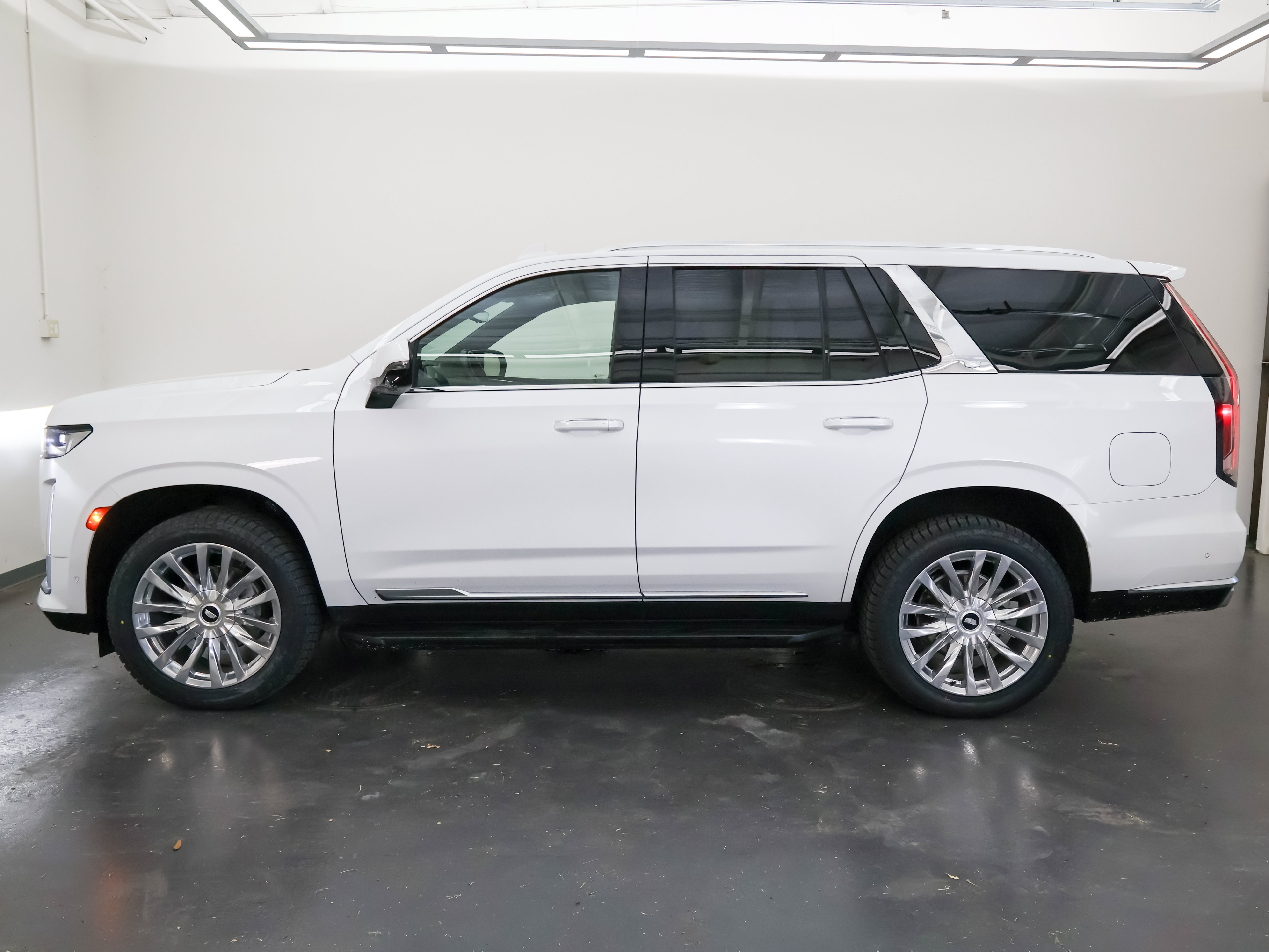 Used 2024 Cadillac Escalade Premium Luxury w/ Performance Package AWD/4WD image 6