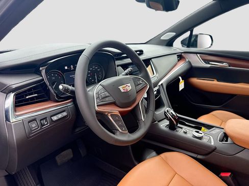 New 2025 Cadillac XT5 Premium Luxury w/ Technology Package image 9