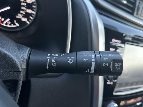 Used 2018 Nissan Murano SV image 27