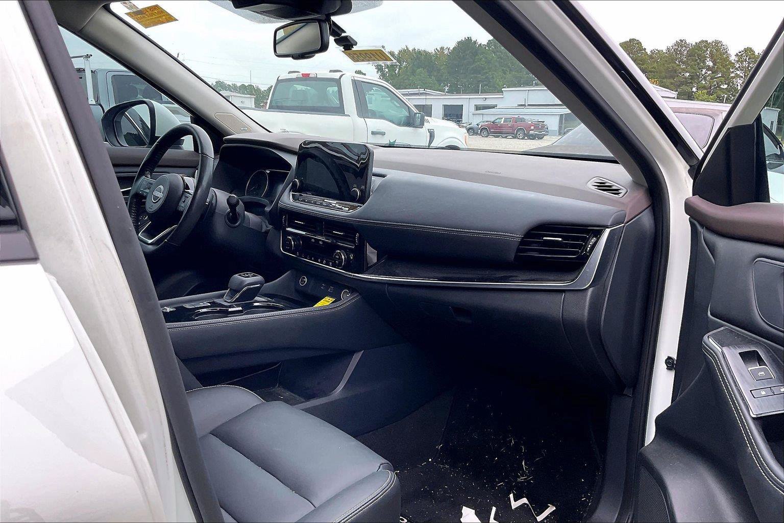 Certified 2023 Nissan Rogue SL w/ SL Premium Package FWD image 6