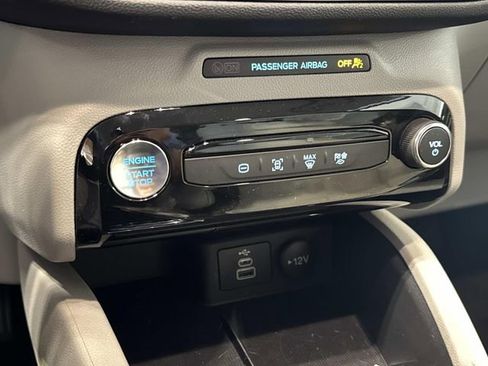 Used 2025 Ford Escape SE image 26