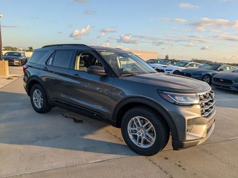 New 2026 Ford Explorer Active RWD image 2
