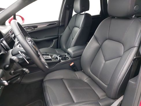 Used 2025 Porsche Macan image 5