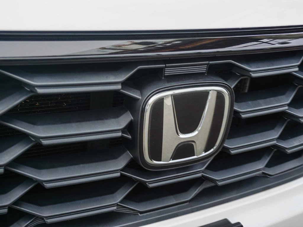 Used 2025 Honda Pilot Sport image 11