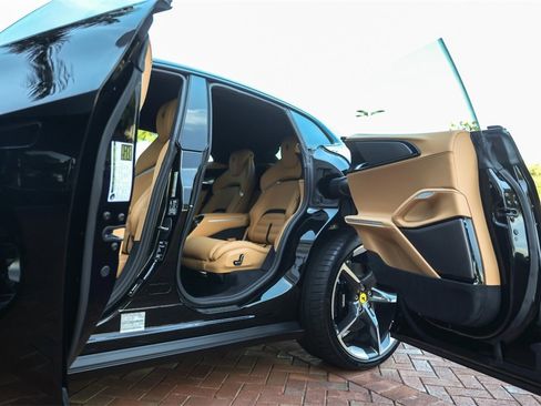 Certified 2024 Ferrari Purosangue Base image 40