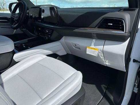 New 2026 Chevrolet Suburban Premier RWD image 14