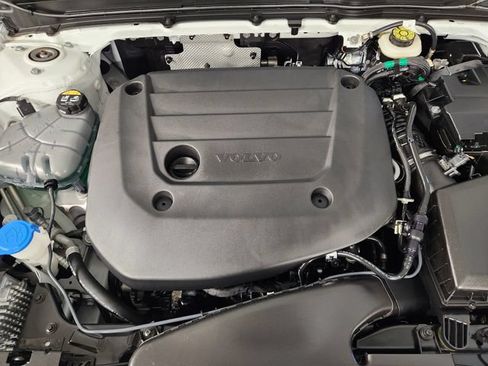 Certified 2026 Volvo XC40 B5 Plus AWD/4WD image 31