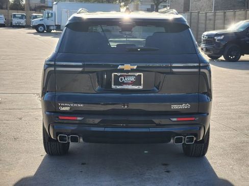 Used 2025 Chevrolet Traverse High Country FWD image 14