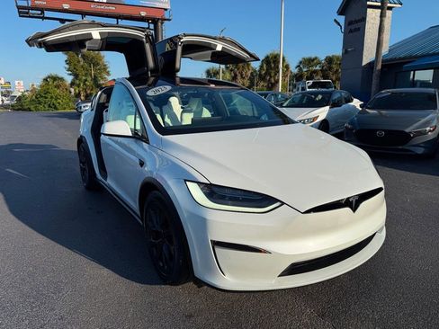 Used 2023 Tesla Model X image 3