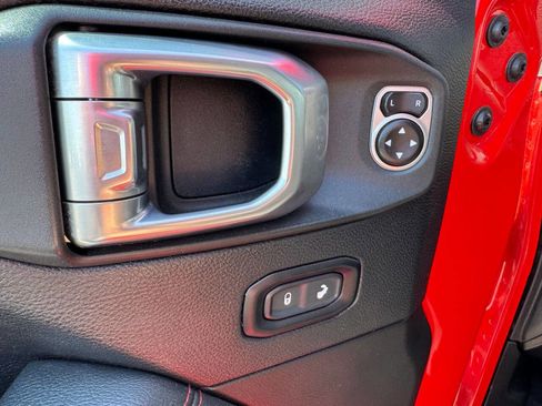 Used 2019 Jeep Wrangler Unlimited Rubicon AWD/4WD image 12