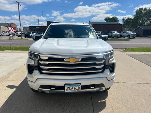 Used 2023 Chevrolet Silverado 1500 High Country w/ Technology Package AWD/4WD image 3