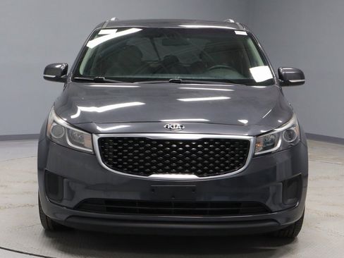 Used 2016 Kia Sedona LX image 4