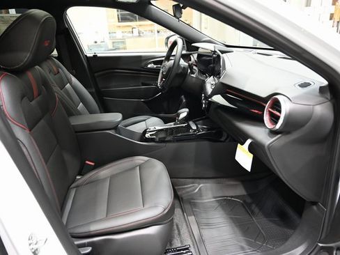 New 2026 Chevrolet Trax RS w/ Sunroof Package image 10